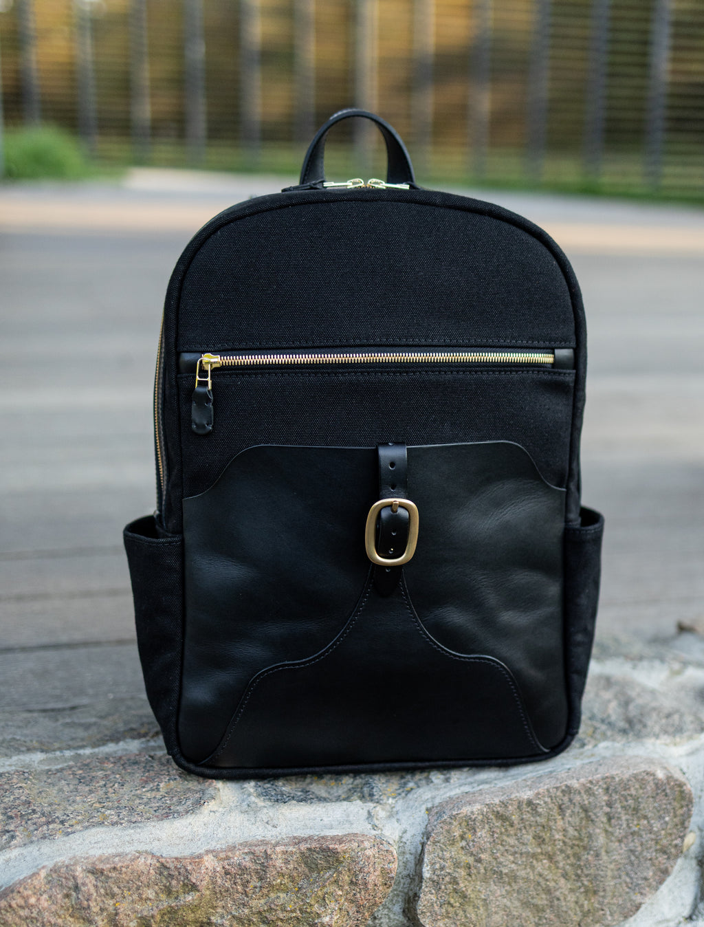 LIRA — czarny plecak miejski — płótno i skóra